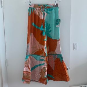 NWT - TRUE DESTINATIONS - pants